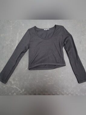 Women's Black Ribbed Long-Sleeve Crop Top
